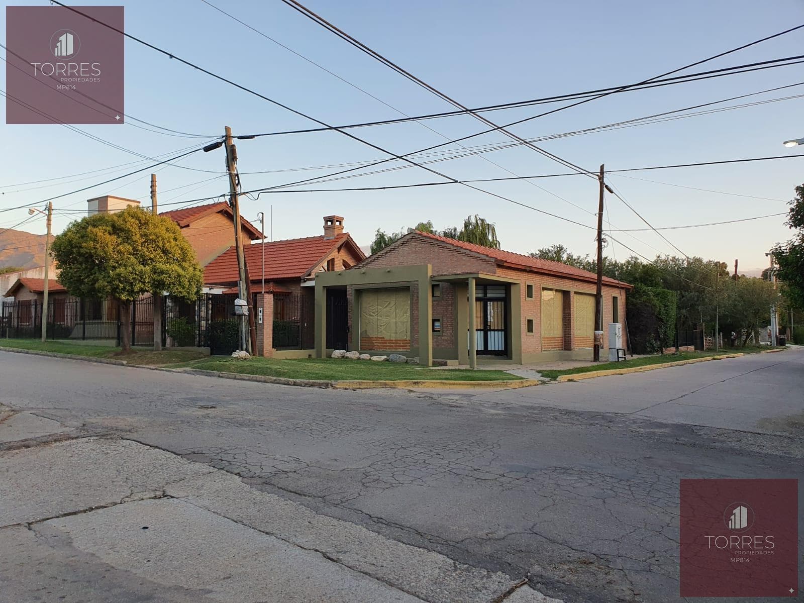 FOR SALE: HOUSE AND COMMERCIAL SPACE IN CENTRAL MERLO, SAN LUIS—3 BEDROOMS