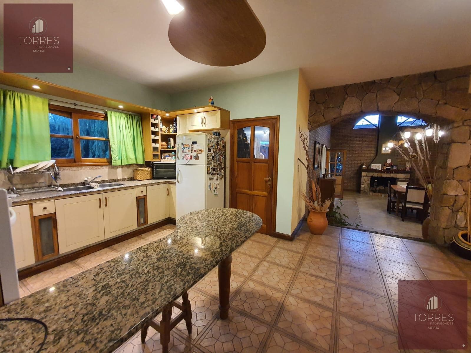 FOR SALE: HOUSE AND COMMERCIAL SPACE IN CENTRAL MERLO, SAN LUIS—3 BEDROOMS