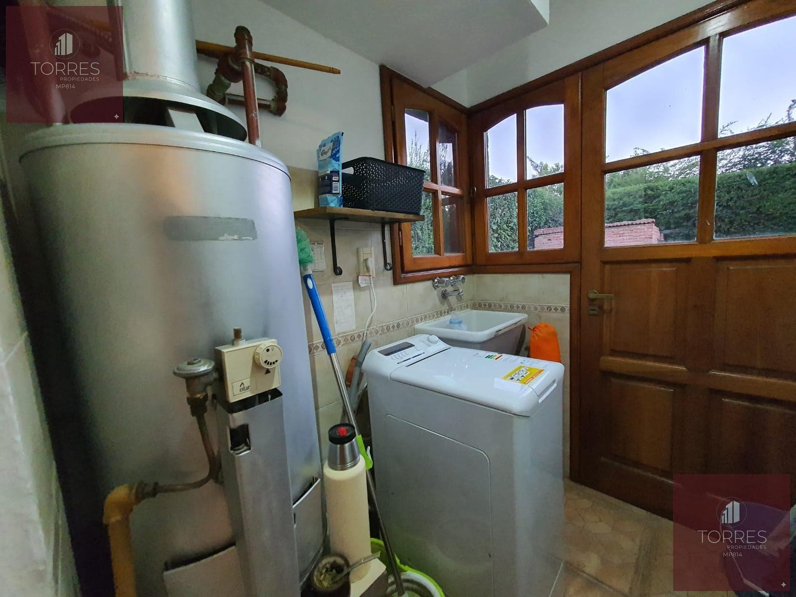 FOR SALE: HOUSE AND COMMERCIAL SPACE IN CENTRAL MERLO, SAN LUIS—3 BEDROOMS