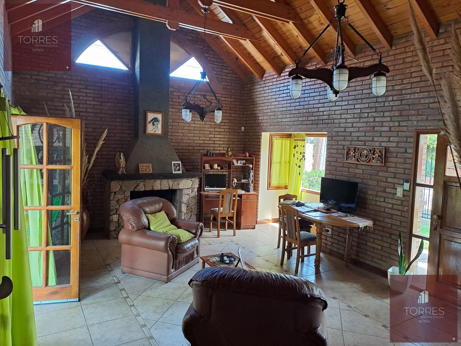 FOR SALE: HOUSE AND COMMERCIAL SPACE IN CENTRAL MERLO, SAN LUIS—3 BEDROOMS