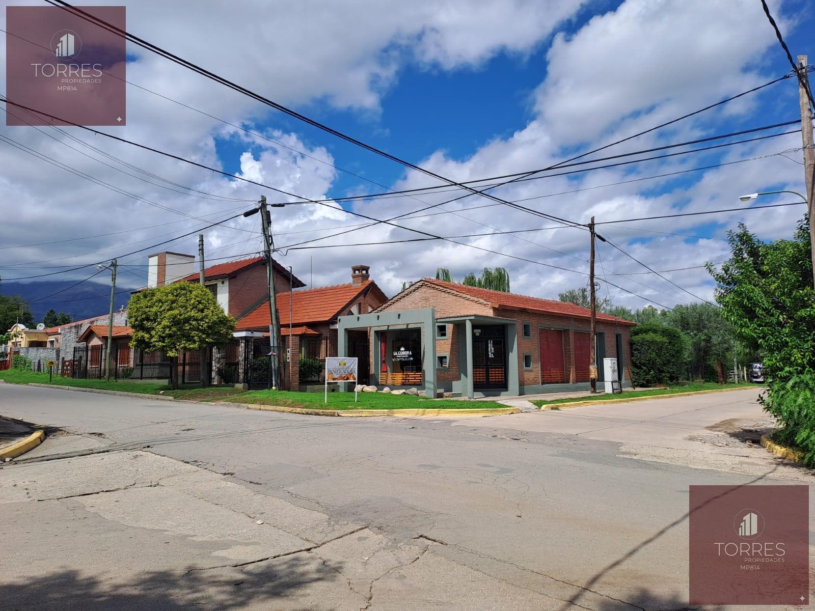 FOR SALE: HOUSE AND COMMERCIAL SPACE IN CENTRAL MERLO, SAN LUIS—3 BEDROOMS