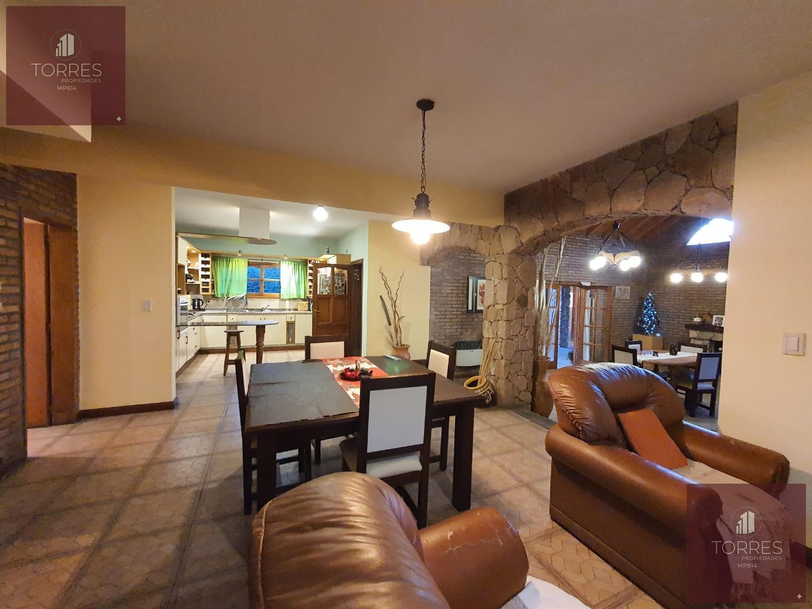 FOR SALE: HOUSE AND COMMERCIAL SPACE IN CENTRAL MERLO, SAN LUIS—3 BEDROOMS
