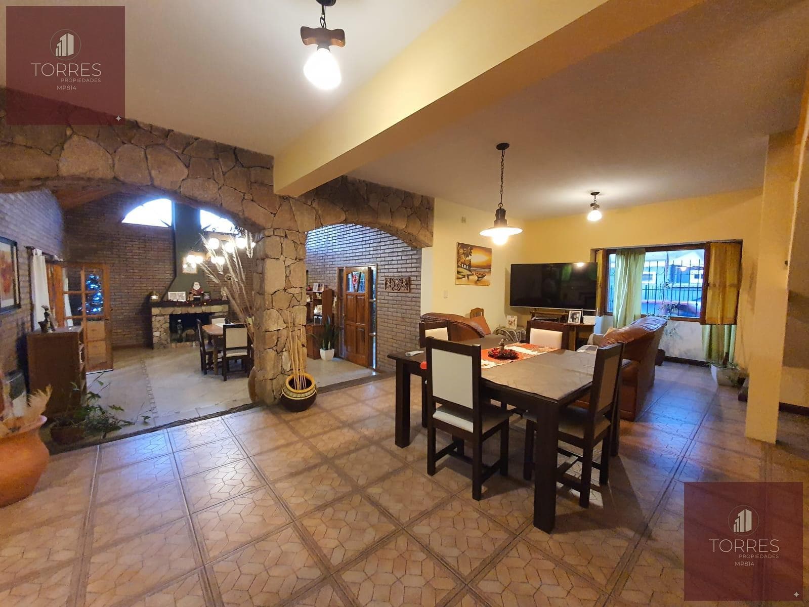 FOR SALE: HOUSE AND COMMERCIAL SPACE IN CENTRAL MERLO, SAN LUIS—3 BEDROOMS
