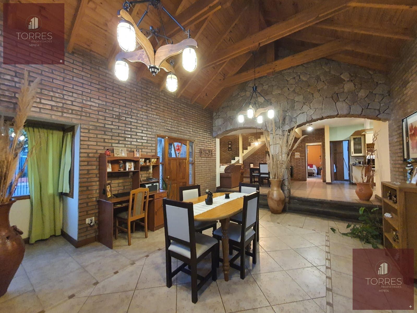 FOR SALE: HOUSE AND COMMERCIAL SPACE IN CENTRAL MERLO, SAN LUIS—3 BEDROOMS