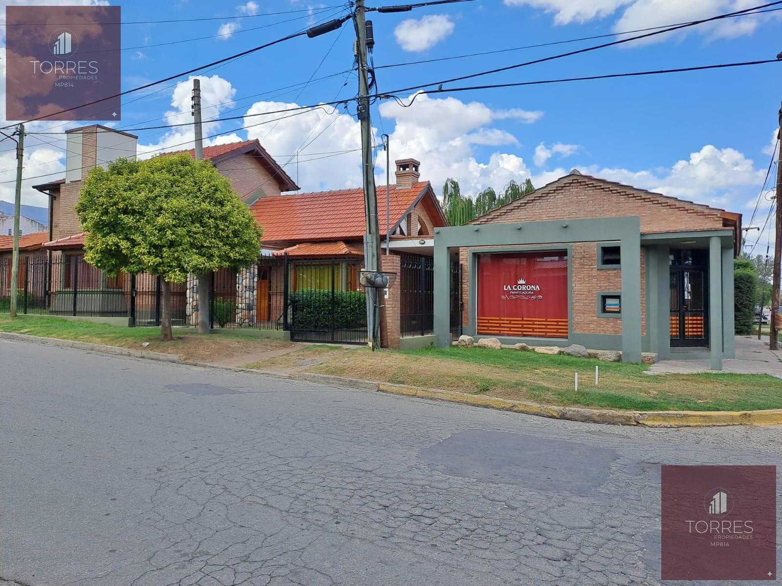 FOR SALE: HOUSE AND COMMERCIAL SPACE IN CENTRAL MERLO, SAN LUIS—3 BEDROOMS