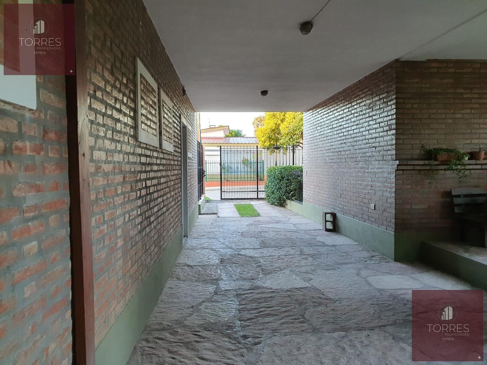 FOR SALE: HOUSE AND COMMERCIAL SPACE IN CENTRAL MERLO, SAN LUIS—3 BEDROOMS