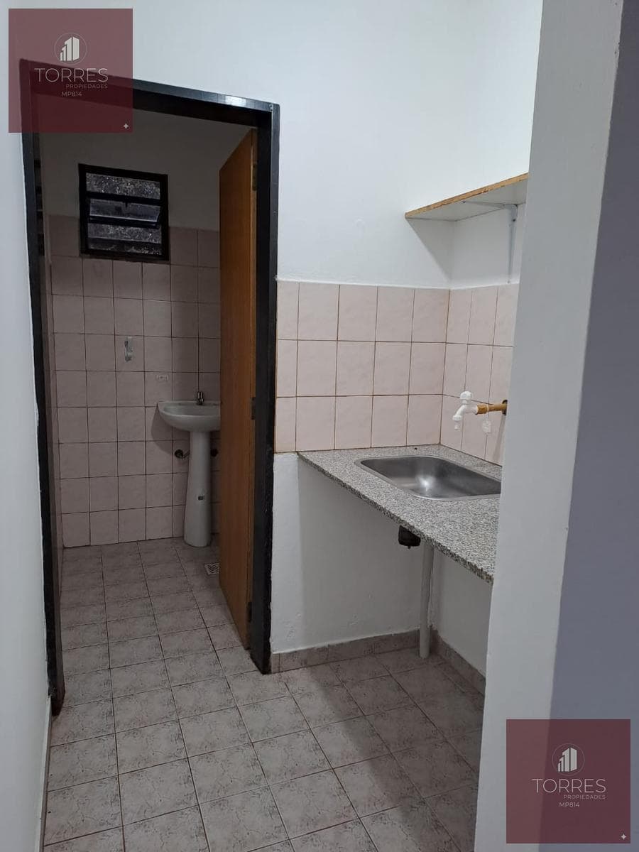 FOR SALE: HOUSE AND COMMERCIAL SPACE IN CENTRAL MERLO, SAN LUIS—3 BEDROOMS