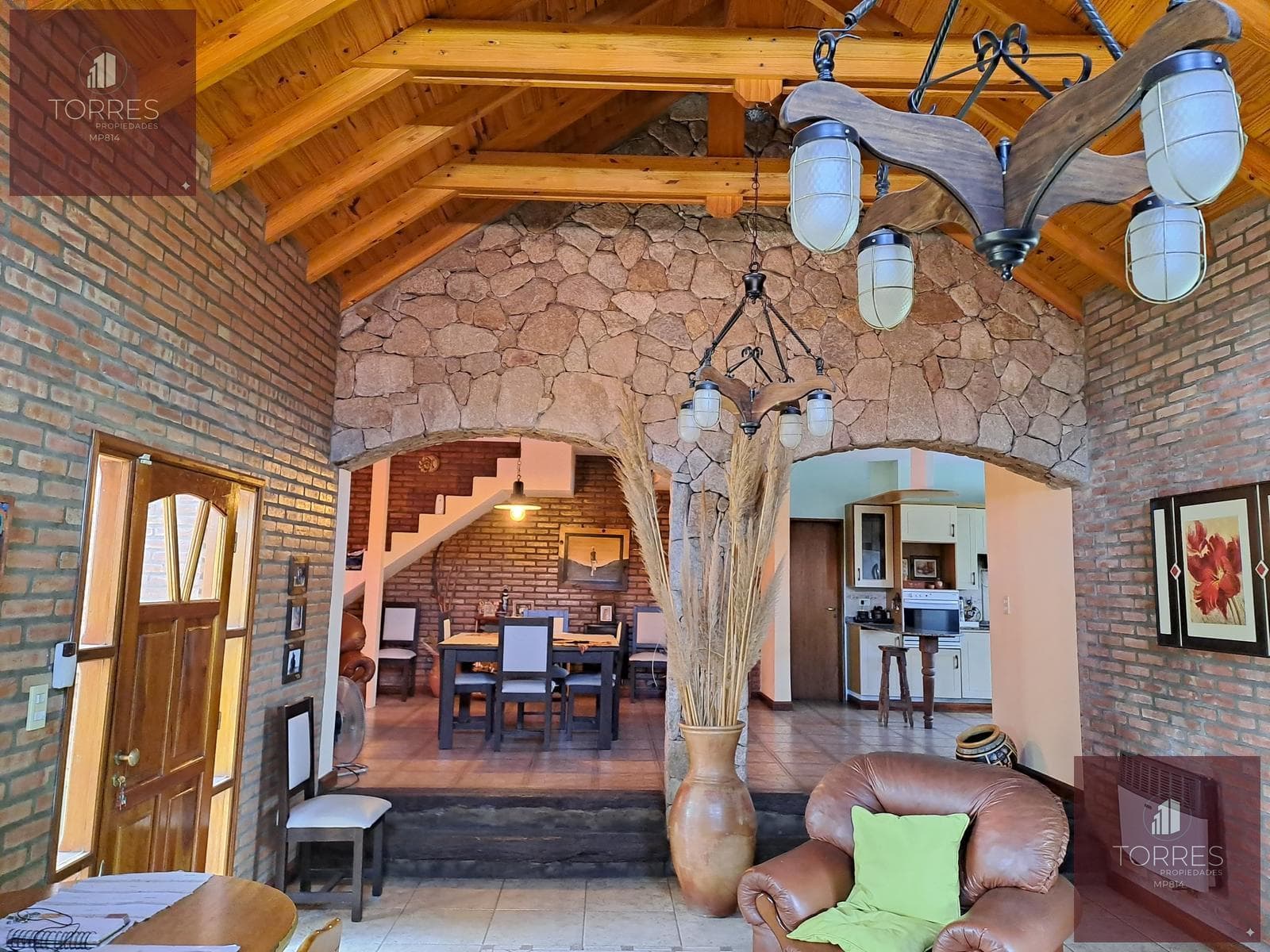 FOR SALE: HOUSE AND COMMERCIAL SPACE IN CENTRAL MERLO, SAN LUIS—3 BEDROOMS