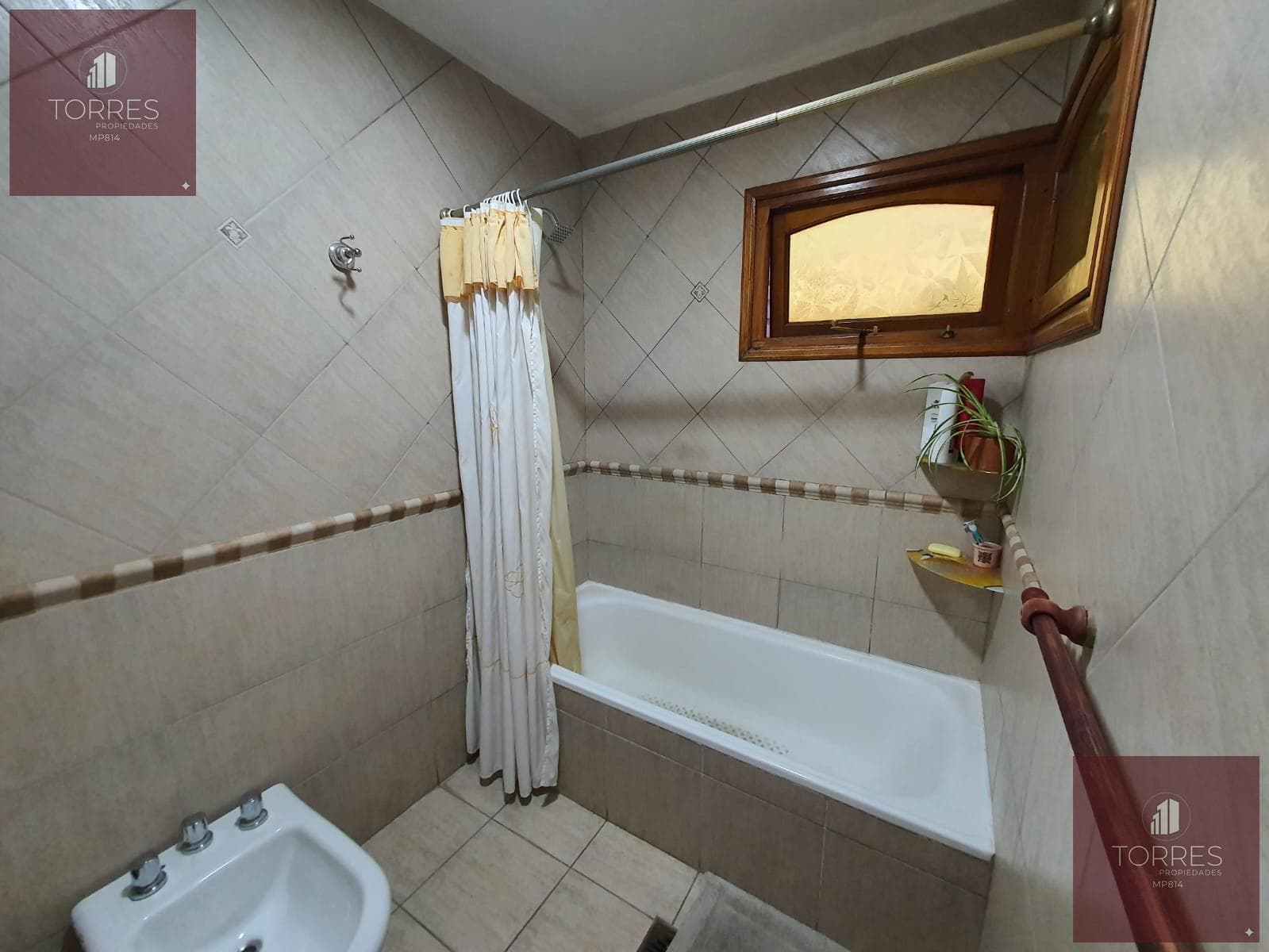 FOR SALE: HOUSE AND COMMERCIAL SPACE IN CENTRAL MERLO, SAN LUIS—3 BEDROOMS