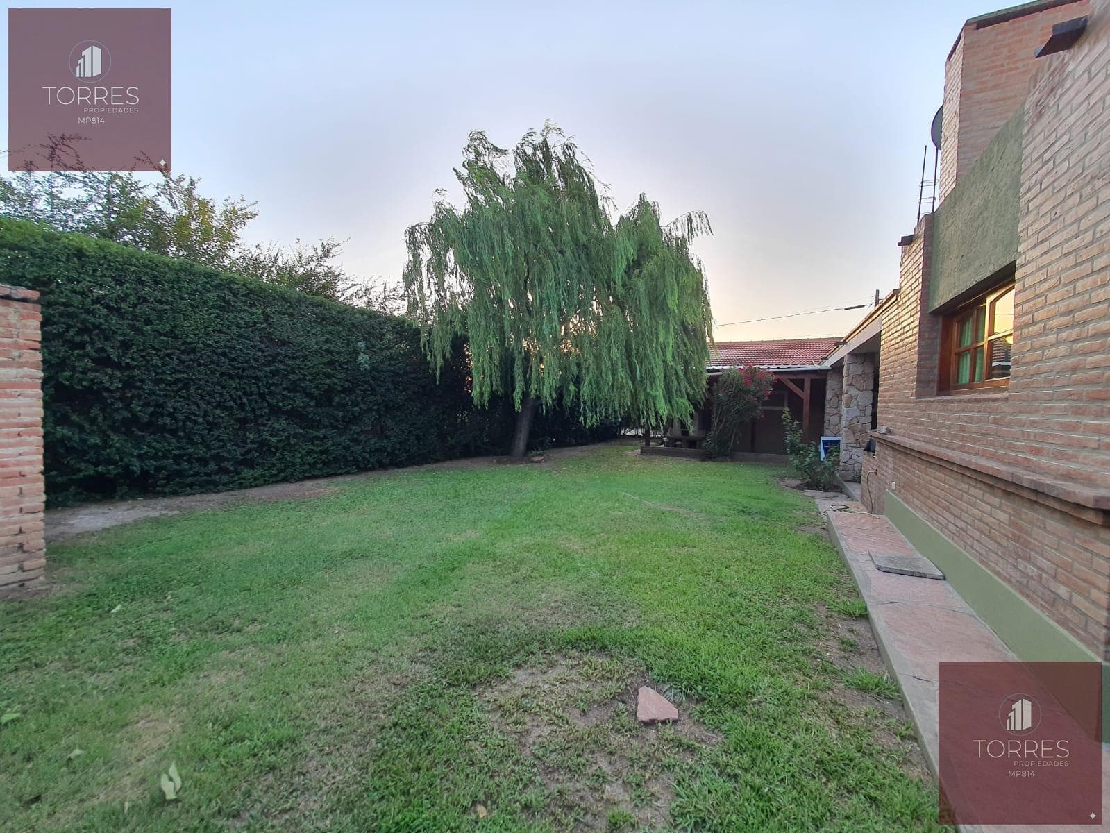 FOR SALE: HOUSE AND COMMERCIAL SPACE IN CENTRAL MERLO, SAN LUIS—3 BEDROOMS