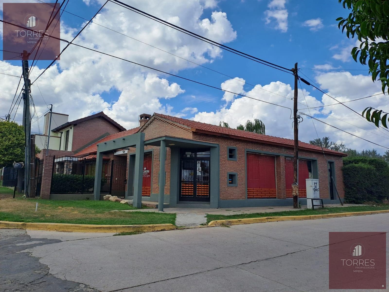 FOR SALE: HOUSE AND COMMERCIAL SPACE IN CENTRAL MERLO, SAN LUIS—3 BEDROOMS