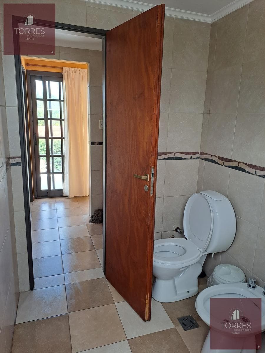 FOR SALE: HOUSE AND COMMERCIAL SPACE IN CENTRAL MERLO, SAN LUIS—3 BEDROOMS