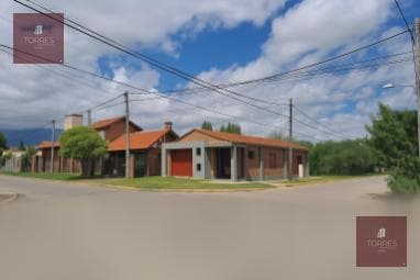 FOR SALE: HOUSE AND COMMERCIAL SPACE IN CENTRAL MERLO, SAN LUIS—3 BEDROOMS