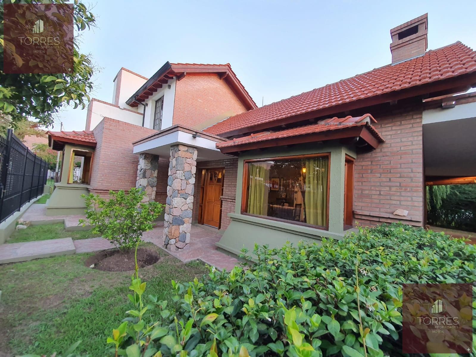 FOR SALE: HOUSE AND COMMERCIAL SPACE IN CENTRAL MERLO, SAN LUIS—3 BEDROOMS