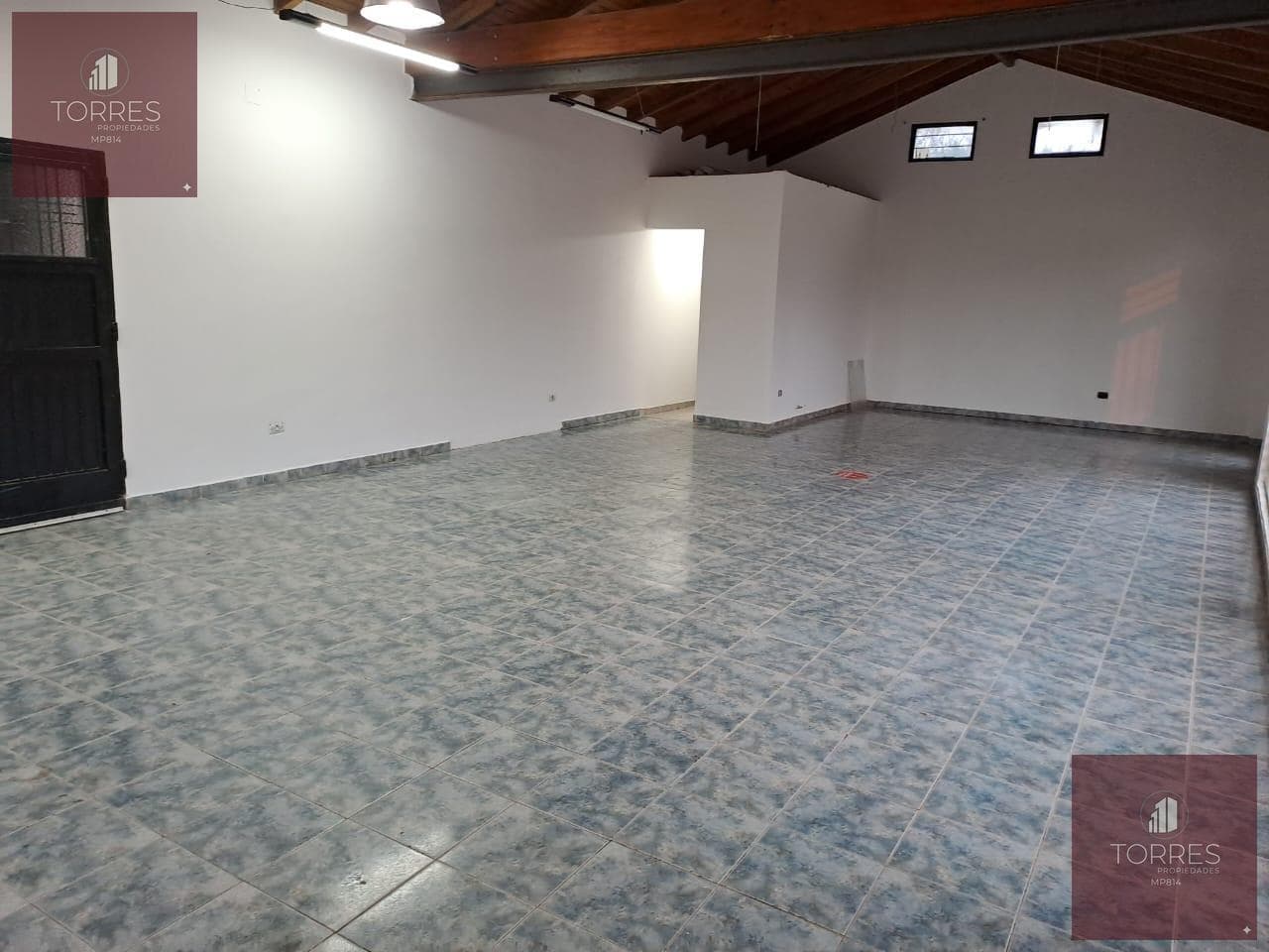 FOR SALE: HOUSE AND COMMERCIAL SPACE IN CENTRAL MERLO, SAN LUIS—3 BEDROOMS