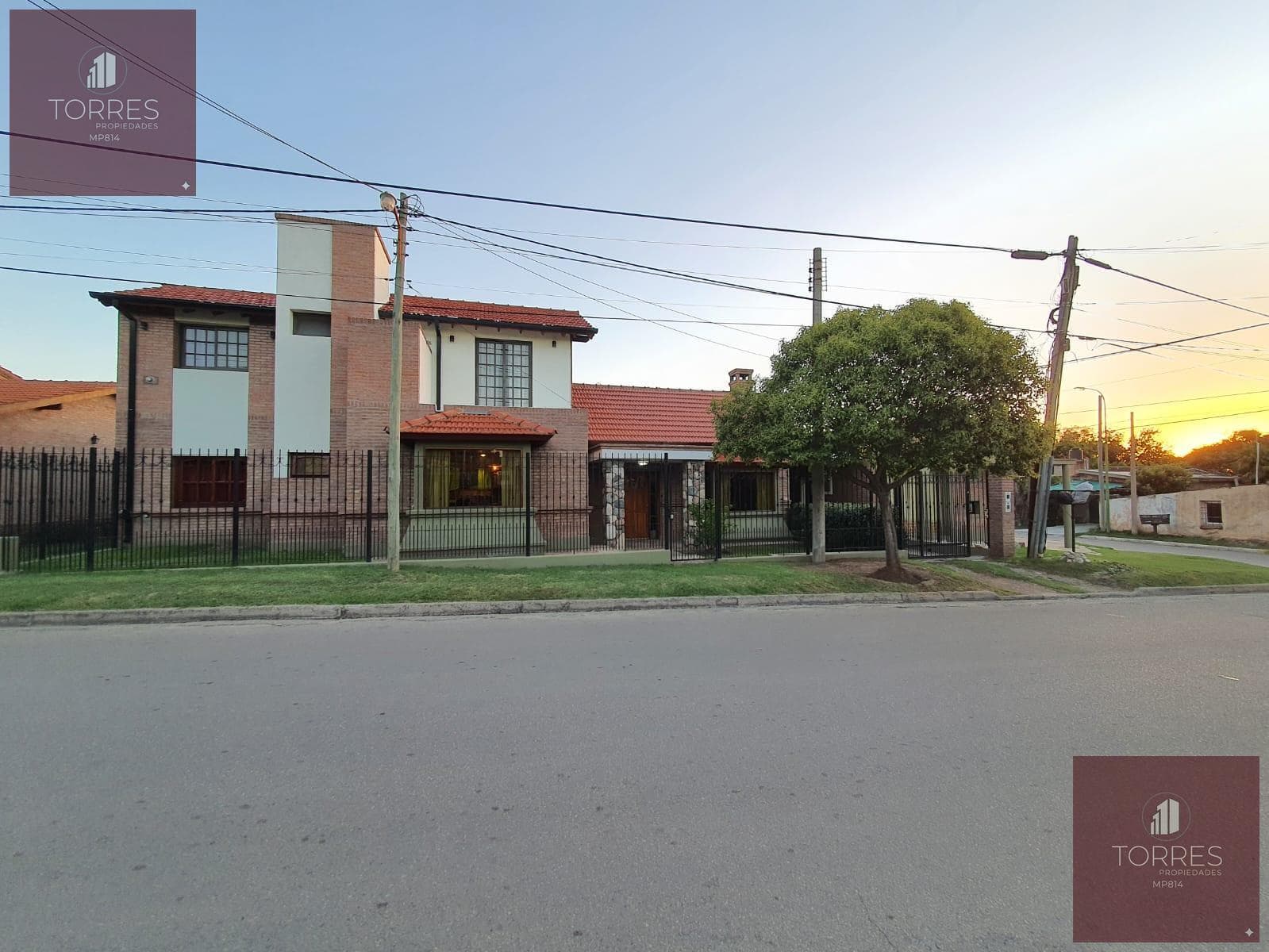 FOR SALE: HOUSE AND COMMERCIAL SPACE IN CENTRAL MERLO, SAN LUIS—3 BEDROOMS