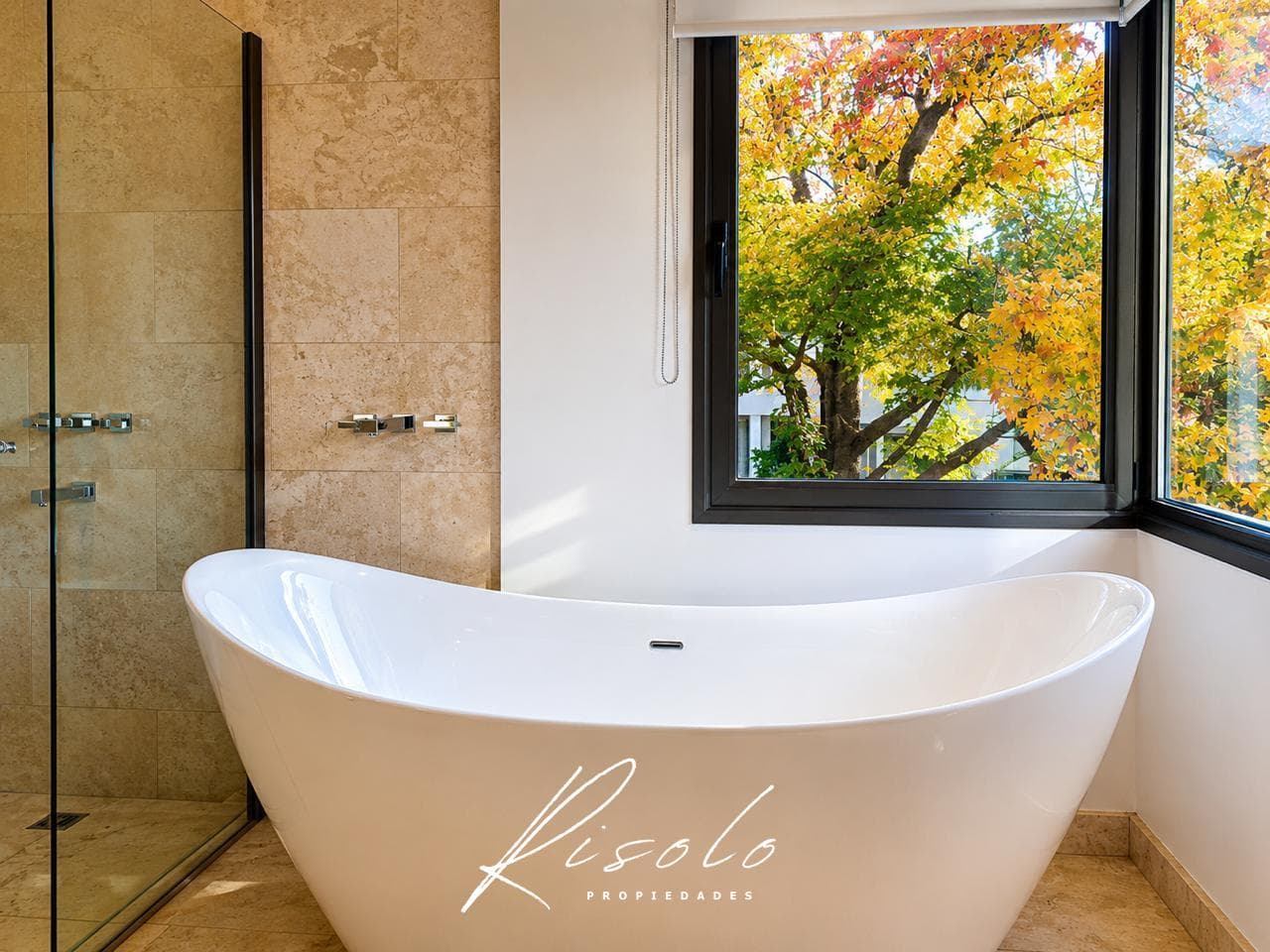 El Barranco - Exclusive Designer Home, Lake, and Nature Just 400 Meters from the Pan-American Highway