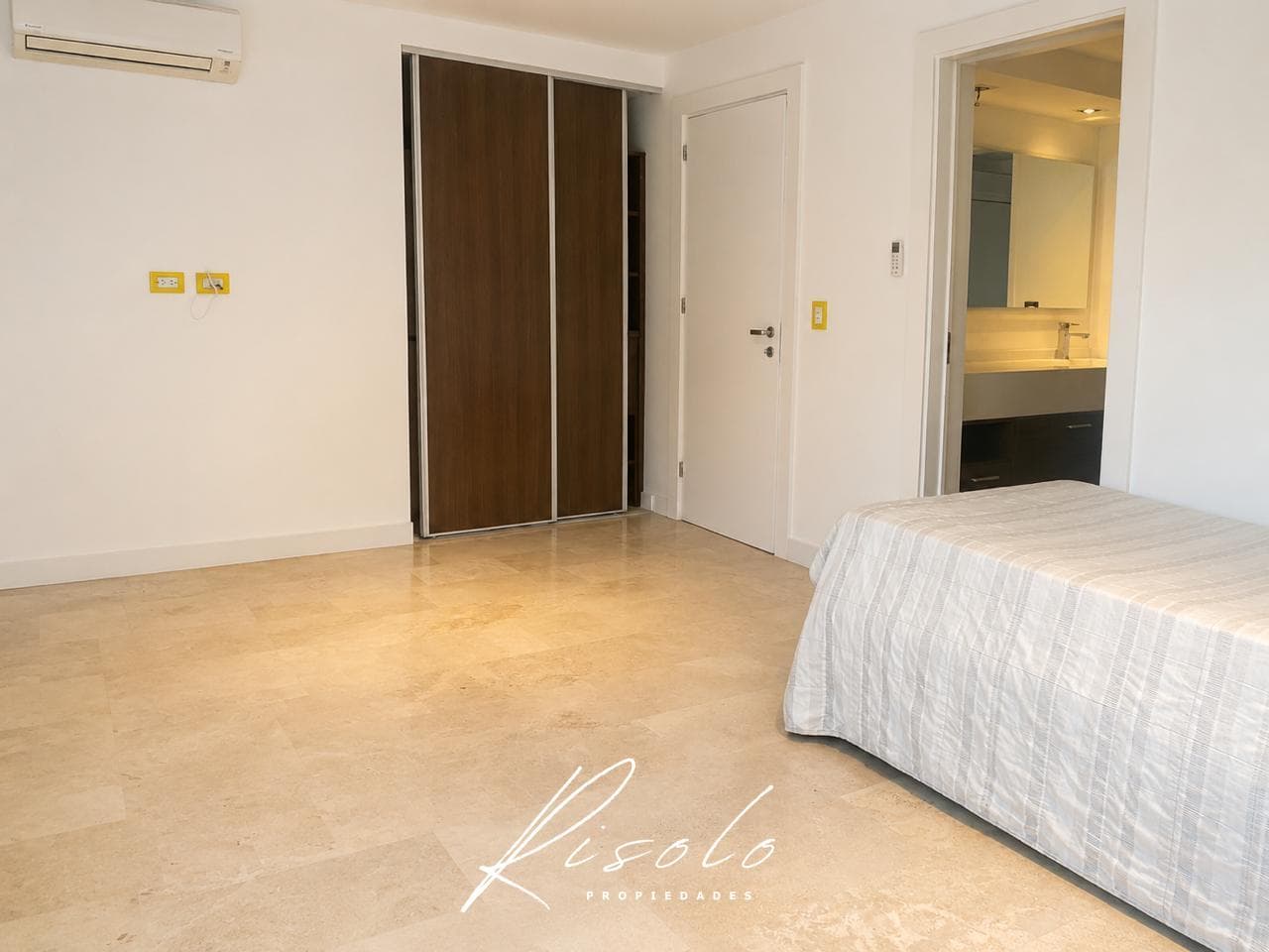 El Barranco - Exclusive Designer Home, Lake, and Nature Just 400 Meters from the Pan-American Highway