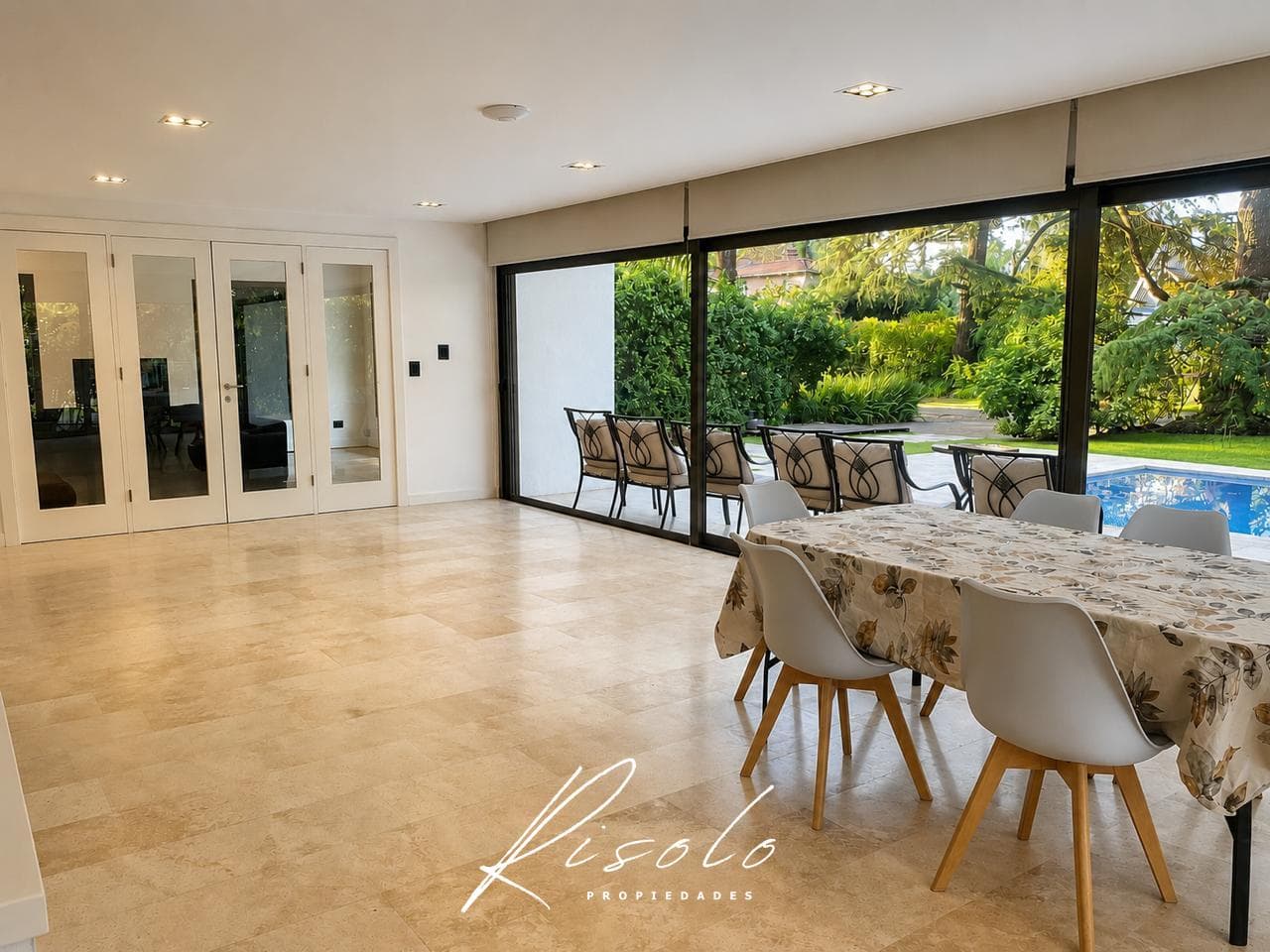El Barranco - Exclusive Designer Home, Lake, and Nature Just 400 Meters from the Pan-American Highway