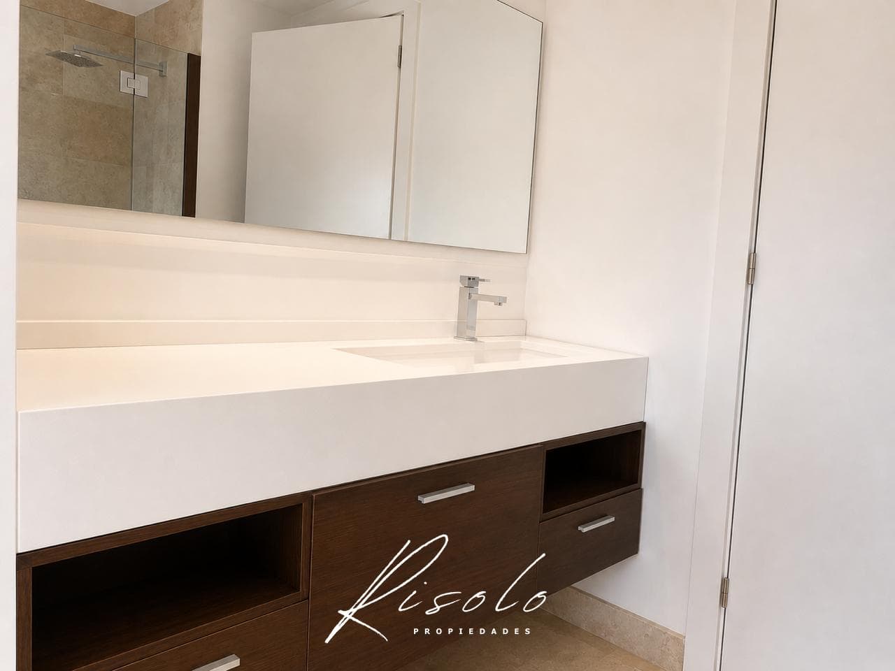 El Barranco - Exclusive Designer Home, Lake, and Nature Just 400 Meters from the Pan-American Highway