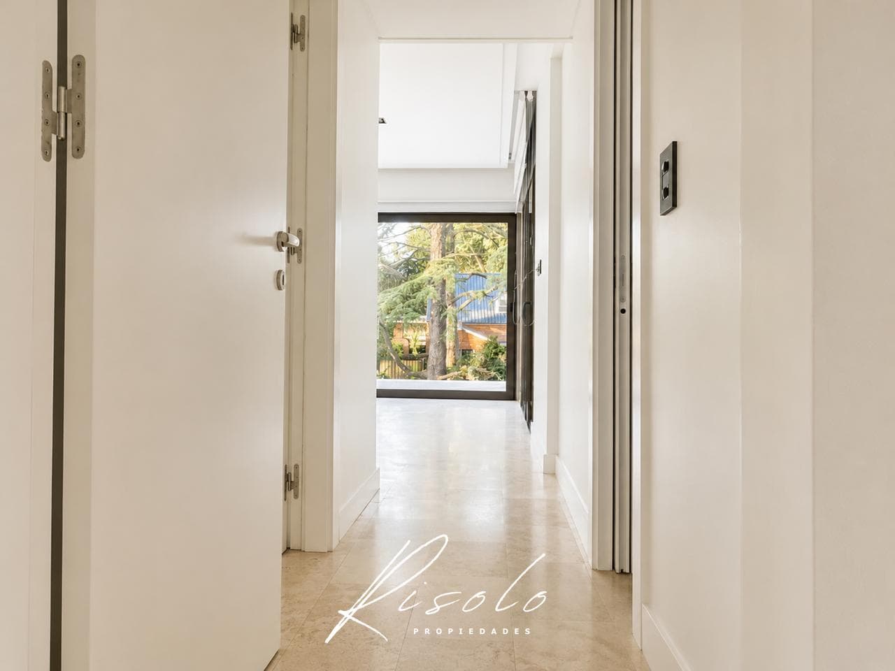 El Barranco - Exclusive Designer Home, Lake, and Nature Just 400 Meters from the Pan-American Highway