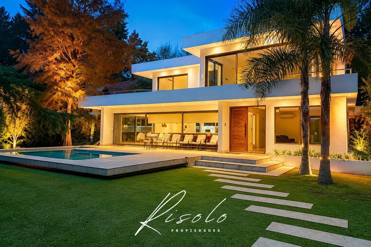 El Barranco - Exclusive Designer Home, Lake, and Nature Just 400 Meters from the Pan-American Highway