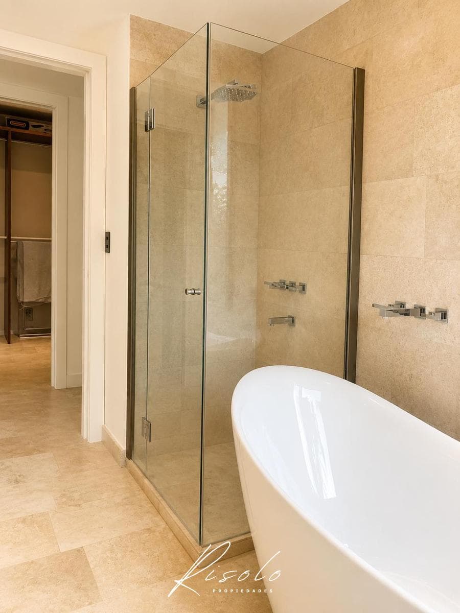 El Barranco - Exclusive Designer Home, Lake, and Nature Just 400 Meters from the Pan-American Highway
