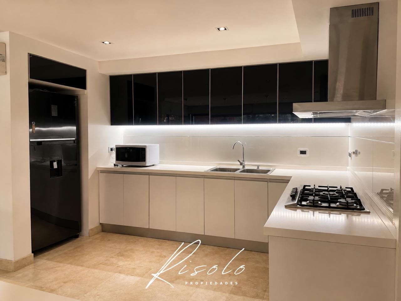 El Barranco - Exclusive Designer Home, Lake, and Nature Just 400 Meters from the Pan-American Highway