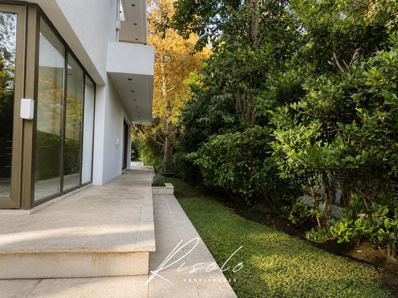 El Barranco - Exclusive Designer Home, Lake, and Nature Just 400 Meters from the Pan-American Highway