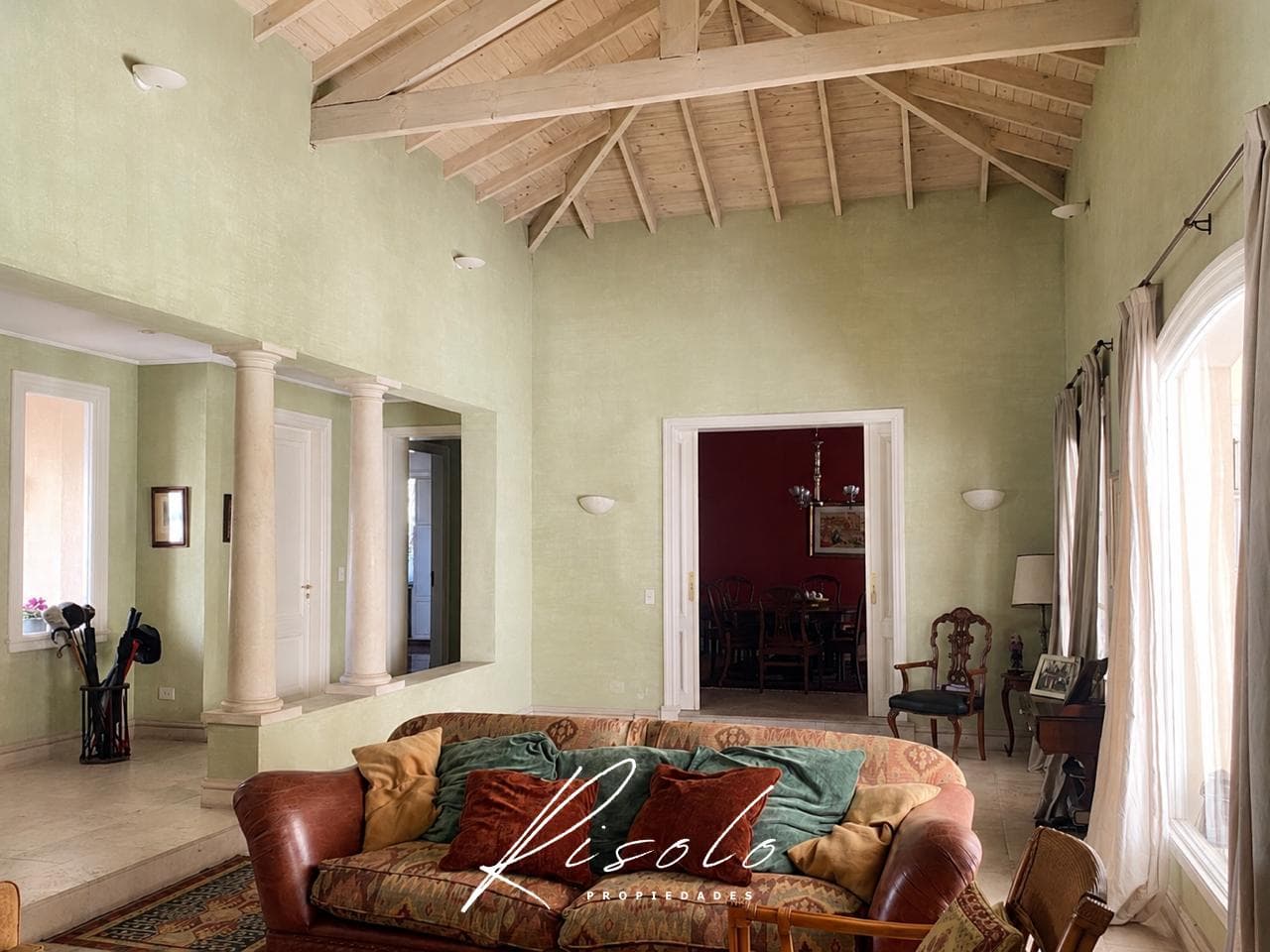 Exclusive Single-Story Home at Martindale Country Club - 2,000 m² Lot, Privacy, Timeless Style