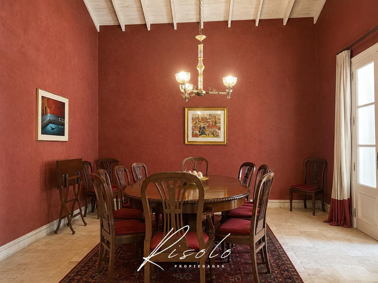 Exclusive Single-Story Home at Martindale Country Club - 2,000 m² Lot, Privacy, Timeless Style