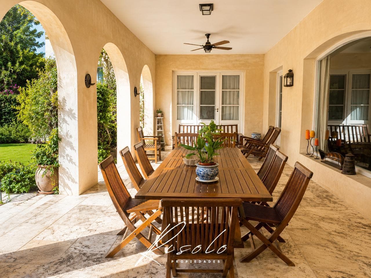 Exclusive Single-Story Home at Martindale Country Club - 2,000 m² Lot, Privacy, Timeless Style