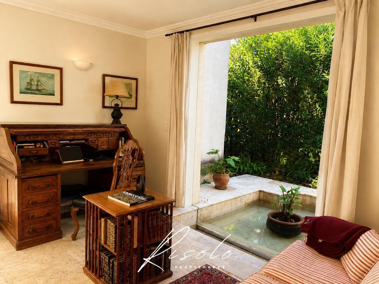 Exclusive Single-Story Home at Martindale Country Club - 2,000 m² Lot, Privacy, Timeless Style
