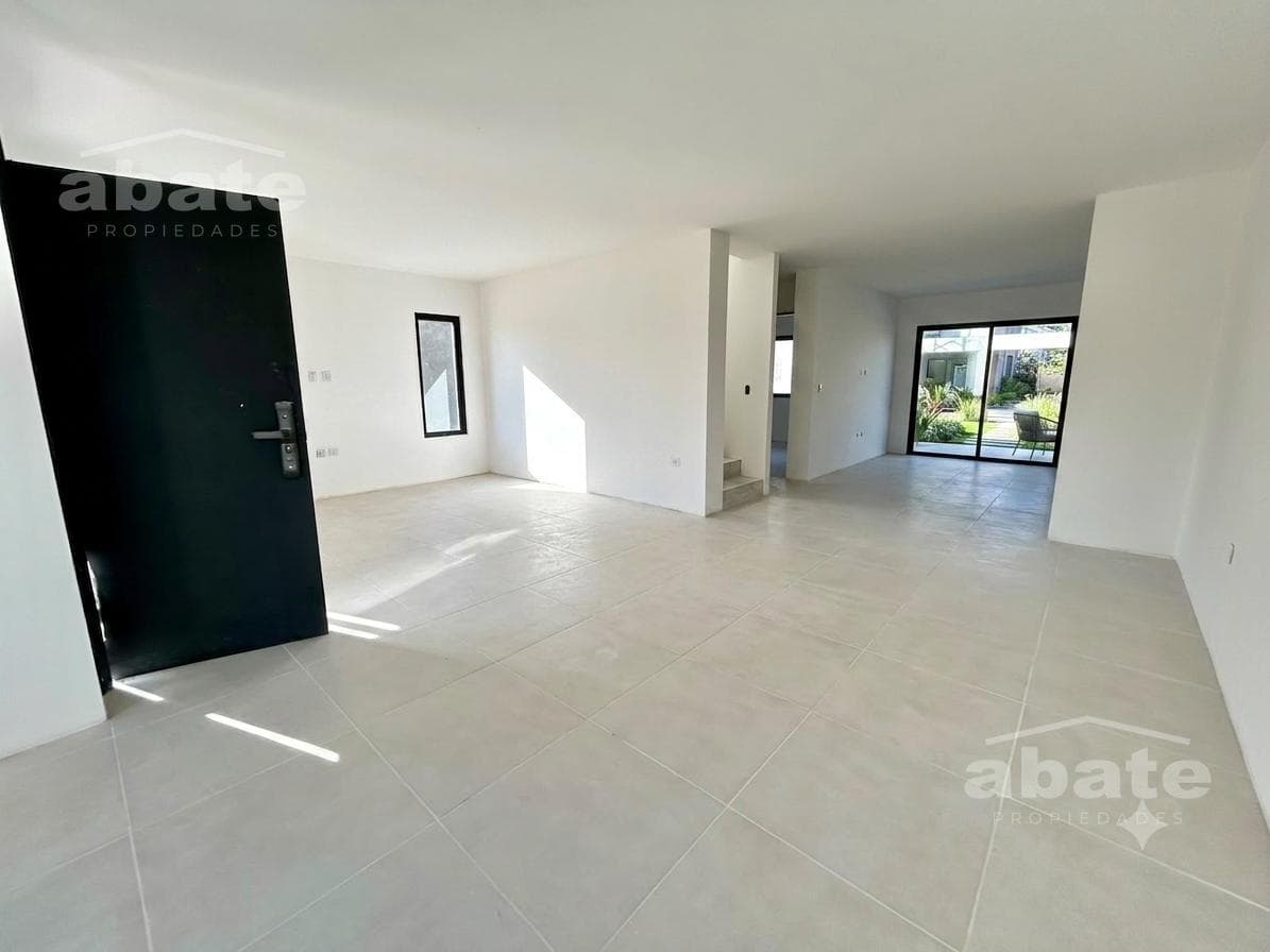 Brand-new 3-bedroom house for sale near Av. de los Médanos, Lomas de Solymar