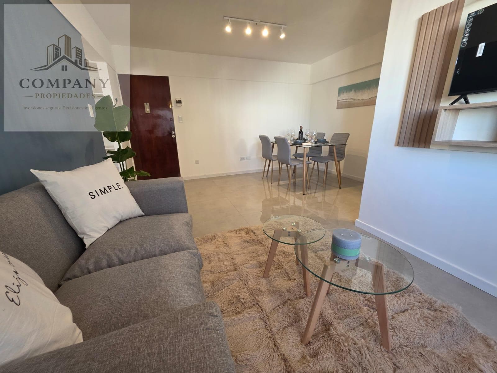 2-room apartment for sale, facing the street.