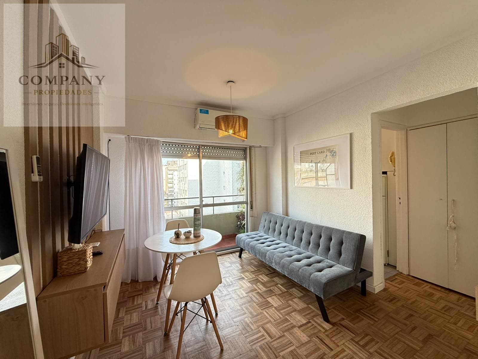 Studio apartment for sale, facing the street.