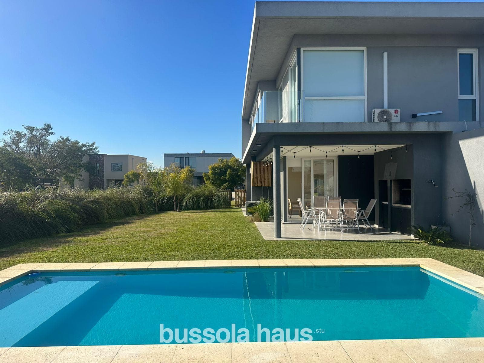 5-room house for rent with a pool in the Vistas Puertos neighborhood of Escobar