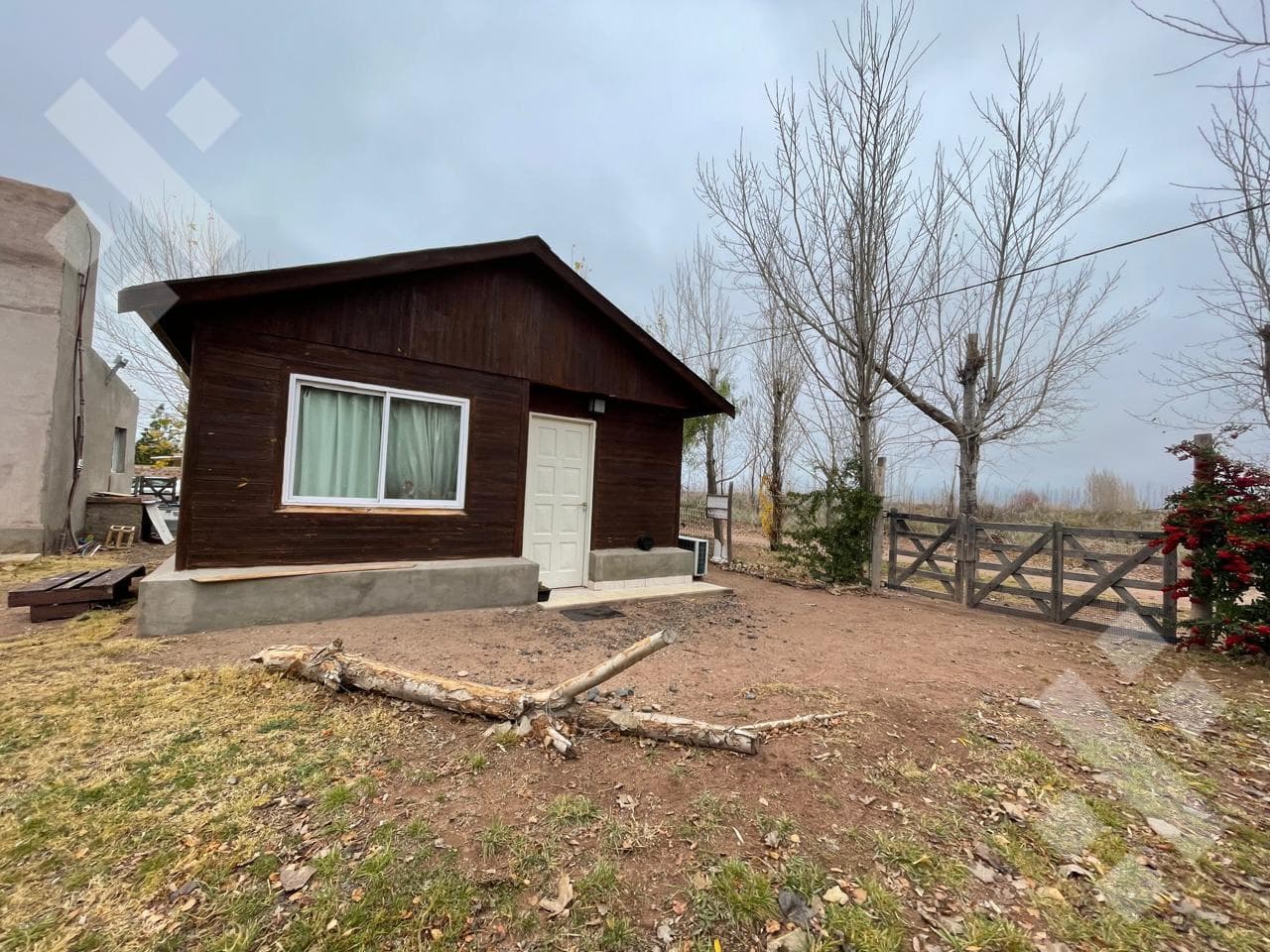 FOR SALE: TWO HOMES WITH A POOL - VILLA EL CHOCON - NEUQUÉN CITY