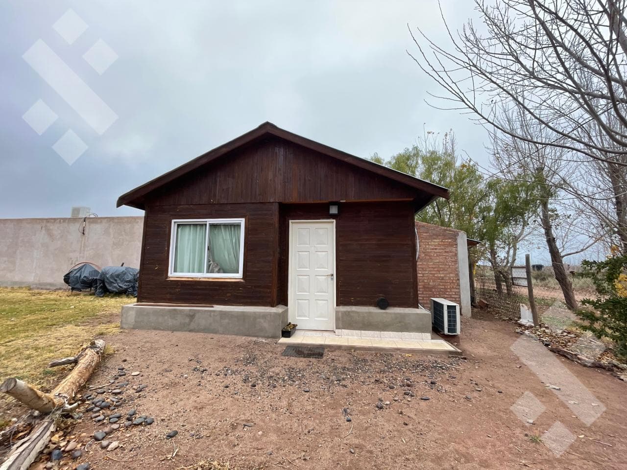 FOR SALE: TWO HOMES WITH A POOL - VILLA EL CHOCON - NEUQUÉN CITY