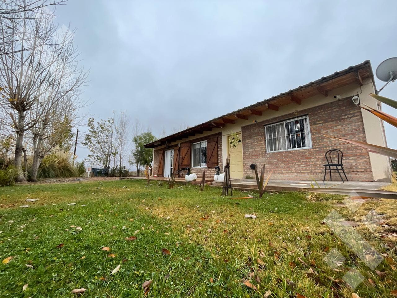 FOR SALE: TWO HOMES WITH A POOL - VILLA EL CHOCON - NEUQUÉN CITY