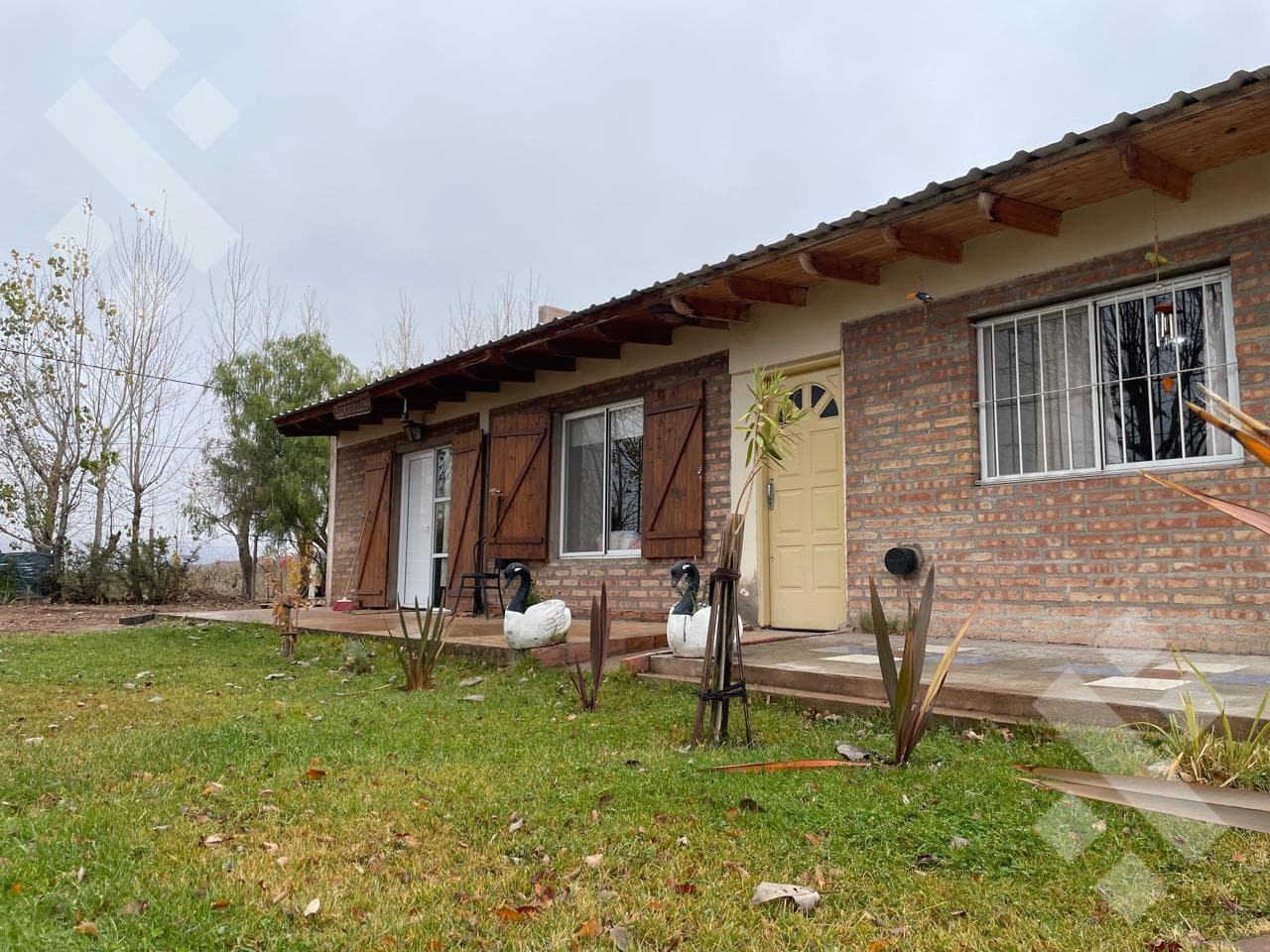 FOR SALE: TWO HOMES WITH A POOL - VILLA EL CHOCON - NEUQUÉN CITY