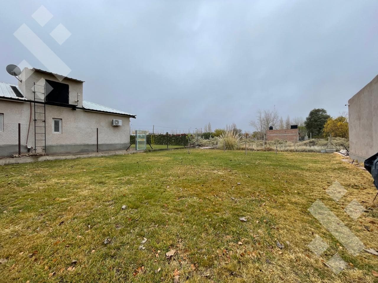 FOR SALE: TWO HOMES WITH A POOL - VILLA EL CHOCON - NEUQUÉN CITY