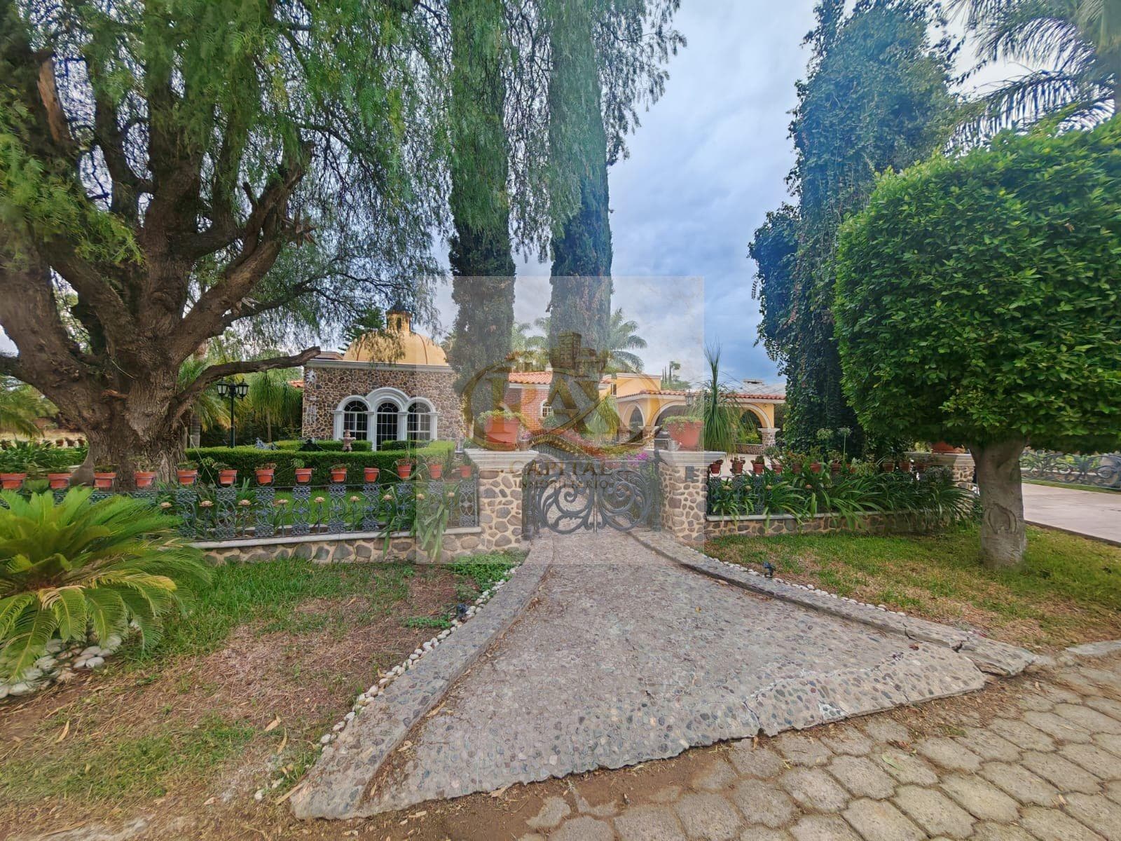 Luxury Home with a Pool in La Herradura Campestre