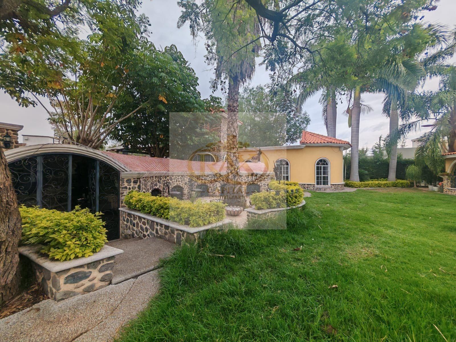Luxury Home with a Pool in La Herradura Campestre