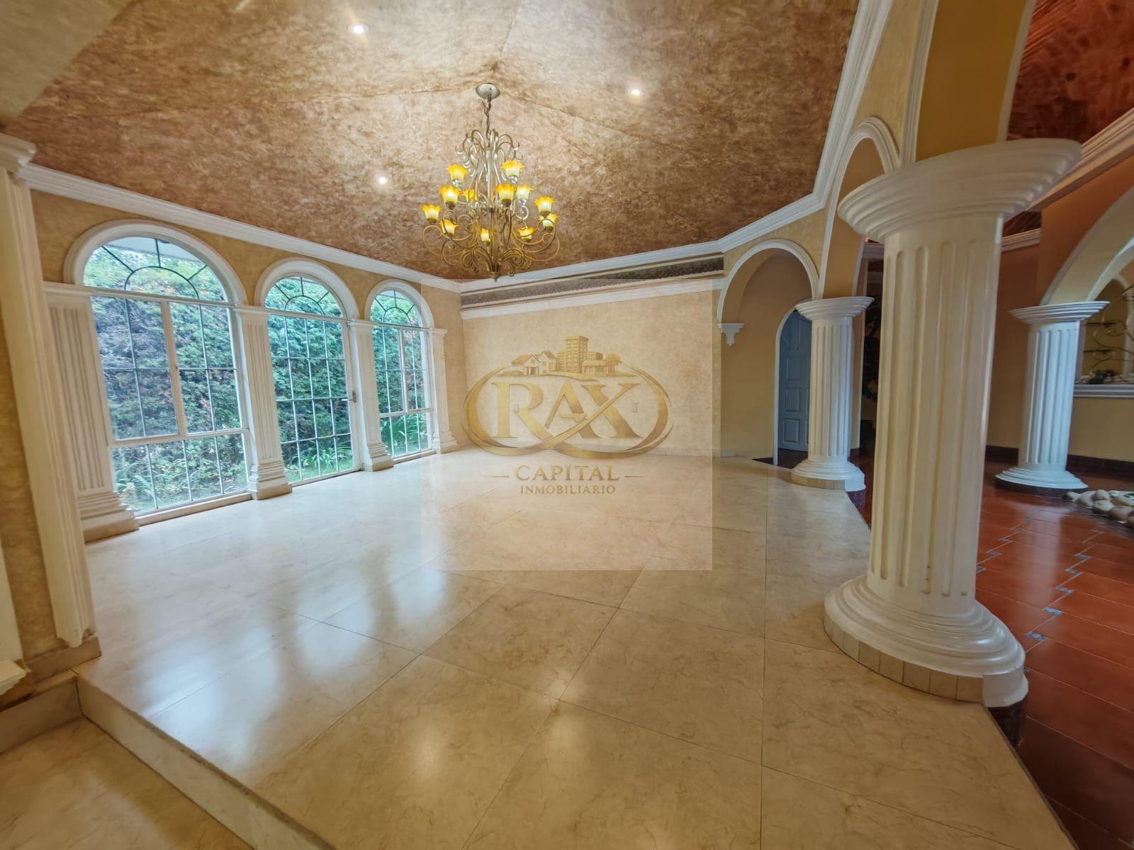 Luxury Home with a Pool in La Herradura Campestre