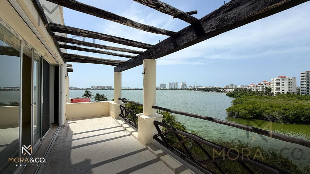 Apartment for Sale in Isla Bonita, Pok Ta Pok | Views of the Lagoon and the Hotel Zone