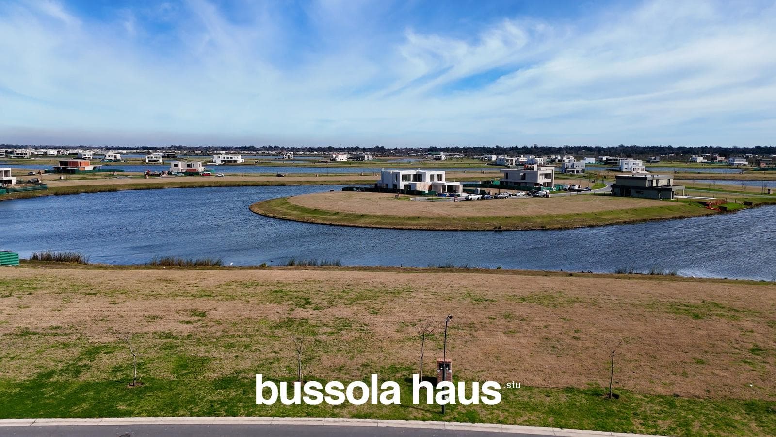Land for sale with a northwest-facing view of the lake in Amarras Puertos Escobar