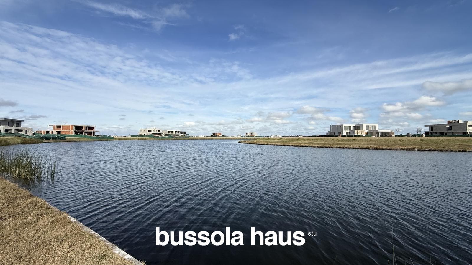Land for sale with a northwest-facing view of the lake in Amarras Puertos Escobar