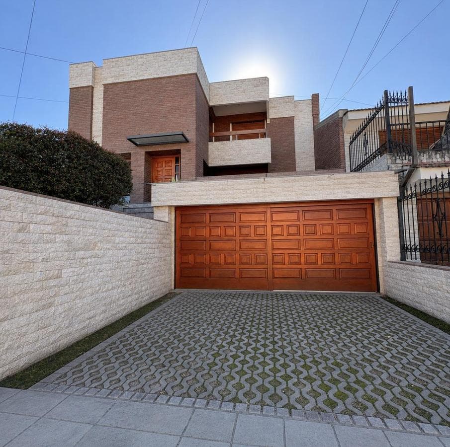 4-BEDROOM HOUSE FOR SALE, QUALIFIES FOR MORTGAGE, VILLA CABRERA