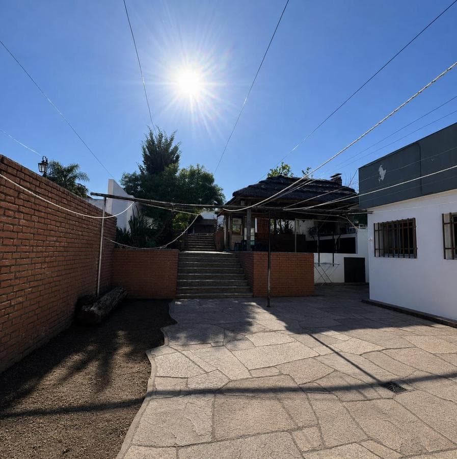 4-BEDROOM HOUSE FOR SALE, QUALIFIES FOR MORTGAGE, VILLA CABRERA